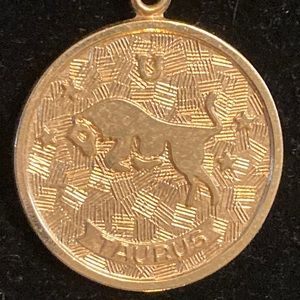 Vintage gold tone Sarah Coventry necklace